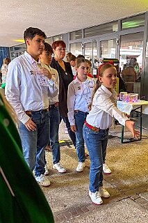 01 KGMarxlJecken 2025-09-13 03  Am Samstag 13. September - Zuerst waren wir in „Mattlerbusch“. Die Marxloher-Jecken „Feierten mit Freunden“ dort auf dem Gelände neben dem Niederrheinischen Karnevalsmusem. Danach gab es das Heimspiel bei unserer KG Alle Mann an Bord. Ein Gartenfest mit den aktiven und passiven Mitgliedern.