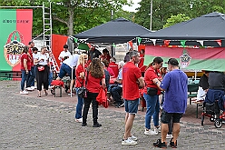 03 SommerfBuergergarde 2025-09-20 02  40 Jähriges, ein Baum und Sommerfest - Am 20. September feierte die Hamborner Stadtwache, das Offizierscorps der KG Rot-Weiß Hambrn-Marxloh 1958 e.V.,  ihr 40-jähriges Bestehen. Danach erfüllten wir unsere Nominierung in der Facebook Challenge  zum Pflanzen eines „Karnevals-Baums“ durch PrinznToni I.(des.). Zum Abschluss besuchten wir noch das Sommerfest der Bürgergarde der Stadt Duisburg an der Sechs-Seen-Platte. : DVPJ, Holger II, Kinderprinz Phil II., Prinzessin, Mia I., Prinzessin Mia I., HDK, Duisburg, Karneval, Helau, Tollität, Event, Session 2024, Session 2025, Hauptausschuss, Gemeinschaft, Hauptausschuss Karneval Duisburg, Duisburg ist echt