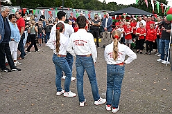 03 SommerfBuergergarde 2025-09-20 07  40 Jähriges, ein Baum und Sommerfest - Am 20. September feierte die Hamborner Stadtwache, das Offizierscorps der KG Rot-Weiß Hambrn-Marxloh 1958 e.V.,  ihr 40-jähriges Bestehen. Danach erfüllten wir unsere Nominierung in der Facebook Challenge  zum Pflanzen eines „Karnevals-Baums“ durch PrinznToni I.(des.). Zum Abschluss besuchten wir noch das Sommerfest der Bürgergarde der Stadt Duisburg an der Sechs-Seen-Platte. : DVPJ, Holger II, Kinderprinz Phil II., Prinzessin, Mia I., Prinzessin Mia I., HDK, Duisburg, Karneval, Helau, Tollität, Event, Session 2024, Session 2025, Hauptausschuss, Gemeinschaft, Hauptausschuss Karneval Duisburg, Duisburg ist echt