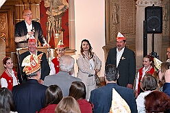 EmpfangRathaus 2025-11-07 15  Empfang im Rathaus der Stadt Duisburg - OB Sören Link empfing se. des. Tollität Kinderprinz Juls  I., Prinzessin Aileen I. Hofmarschall Sami und Patin Paula im Rathaus. Dabei durfte der Eintrag In das goldene Buch der Stadt Duisburg nicht fehlen. : DVPJ, Holger II, Kinderprinz Phil II., Prinzessin, Mia I., Prinzessin Mia I., HDK, Duisburg, Karneval, Helau, Tollität, Event, Session 2024, Session 2025, Hauptausschuss, Gemeinschaft, Hauptausschuss Karneval Duisburg, Duisburg ist echt