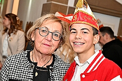 EmpfangRathaus 2025-11-07 24  Empfang im Rathaus der Stadt Duisburg - OB Sören Link empfing se. des. Tollität Kinderprinz Juls  I., Prinzessin Aileen I. Hofmarschall Sami und Patin Paula im Rathaus. Dabei durfte der Eintrag In das goldene Buch der Stadt Duisburg nicht fehlen. : DVPJ, Holger II, Kinderprinz Phil II., Prinzessin, Mia I., Prinzessin Mia I., HDK, Duisburg, Karneval, Helau, Tollität, Event, Session 2024, Session 2025, Hauptausschuss, Gemeinschaft, Hauptausschuss Karneval Duisburg, Duisburg ist echt