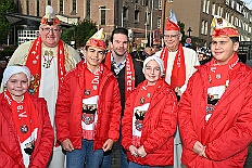 01 AuftaktNordVer 2025-11-07 13  Langer Samstag, der 8. November  - Am Samstagmorgen stand in der Abteikirche der karnevalistische Gottesdienst in Hamborm an. Mit eine kleinen Umzug ging’ s zum dortigen Rathaus. Karnevalsauftakt der Nordvereine. Am frühen Abend dann in Laar zu Rot-Goldenen KG und später zur Party zum Hoppeditzerwachen bei der KG Sonniger Süden. : DVPJ, Holger II, Kinderprinz Phil II., Prinzessin, Mia I., Prinzessin Mia I., HDK, Duisburg, Karneval, Helau, Tollität, Event, Session 2024, Session 2025, Hauptausschuss, Gemeinschaft, Hauptausschuss Karneval Duisburg, Duisburg ist echt