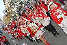 01 AuftaktNordVer 2025-11-07 18  Langer Samstag, der 8. November  - Am Samstagmorgen stand in der Abteikirche der karnevalistische Gottesdienst in Hamborm an. Mit eine kleinen Umzug ging’ s zum dortigen Rathaus. Karnevalsauftakt der Nordvereine. Am frühen Abend dann in Laar zu Rot-Goldenen KG und später zur Party zum Hoppeditzerwachen bei der KG Sonniger Süden. : DVPJ, Holger II, Kinderprinz Phil II., Prinzessin, Mia I., Prinzessin Mia I., HDK, Duisburg, Karneval, Helau, Tollität, Event, Session 2024, Session 2025, Hauptausschuss, Gemeinschaft, Hauptausschuss Karneval Duisburg, Duisburg ist echt