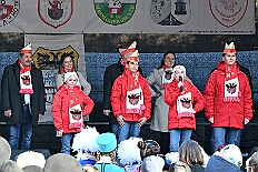 01 AuftaktNordVer 2025-11-07 40  Langer Samstag, der 8. November  - Am Samstagmorgen stand in der Abteikirche der karnevalistische Gottesdienst in Hamborm an. Mit eine kleinen Umzug ging’ s zum dortigen Rathaus. Karnevalsauftakt der Nordvereine. Am frühen Abend dann in Laar zu Rot-Goldenen KG und später zur Party zum Hoppeditzerwachen bei der KG Sonniger Süden. : DVPJ, Holger II, Kinderprinz Phil II., Prinzessin, Mia I., Prinzessin Mia I., HDK, Duisburg, Karneval, Helau, Tollität, Event, Session 2024, Session 2025, Hauptausschuss, Gemeinschaft, Hauptausschuss Karneval Duisburg, Duisburg ist echt