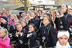 01 AuftaktNordVer 2025-11-07 41  Langer Samstag, der 8. November  - Am Samstagmorgen stand in der Abteikirche der karnevalistische Gottesdienst in Hamborm an. Mit eine kleinen Umzug ging’ s zum dortigen Rathaus. Karnevalsauftakt der Nordvereine. Am frühen Abend dann in Laar zu Rot-Goldenen KG und später zur Party zum Hoppeditzerwachen bei der KG Sonniger Süden. : DVPJ, Holger II, Kinderprinz Phil II., Prinzessin, Mia I., Prinzessin Mia I., HDK, Duisburg, Karneval, Helau, Tollität, Event, Session 2024, Session 2025, Hauptausschuss, Gemeinschaft, Hauptausschuss Karneval Duisburg, Duisburg ist echt