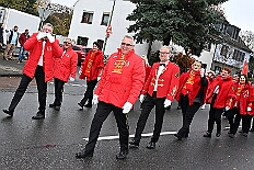 01 Biwak AMaB 2025-11-09 09  Biwak und Hoppeditzerwachen im Süden - Am Sonntagmorgen 9. November eröffnete die KG Alle Mann an Bord - die »Blauen Jungs« 1955 e.V. die neue Session mit ihrem traditionellen Biwak. Das erste große Heimspiel für uns. Nach gutem Brauch wurde uns auch dann noch ein Weckmann überreicht. Danach noch ein bisschen weiter in Richtung Süden, die KG Südstern feierte in Serm ihrHoppeditzerwachen. : DVPJ, Holger II, Kinderprinz Phil II., Prinzessin, Mia I., Prinzessin Mia I., HDK, Duisburg, Karneval, Helau, Tollität, Event, Session 2024, Session 2025, Hauptausschuss, Gemeinschaft, Hauptausschuss Karneval Duisburg, Duisburg ist echt