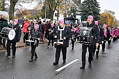 01 Biwak AMaB 2025-11-09 11  Biwak und Hoppeditzerwachen im Süden - Am Sonntagmorgen 9. November eröffnete die KG Alle Mann an Bord - die »Blauen Jungs« 1955 e.V. die neue Session mit ihrem traditionellen Biwak. Das erste große Heimspiel für uns. Nach gutem Brauch wurde uns auch dann noch ein Weckmann überreicht. Danach noch ein bisschen weiter in Richtung Süden, die KG Südstern feierte in Serm ihrHoppeditzerwachen. : DVPJ, Holger II, Kinderprinz Phil II., Prinzessin, Mia I., Prinzessin Mia I., HDK, Duisburg, Karneval, Helau, Tollität, Event, Session 2024, Session 2025, Hauptausschuss, Gemeinschaft, Hauptausschuss Karneval Duisburg, Duisburg ist echt