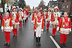 01 Biwak AMaB 2025-11-09 14  Biwak und Hoppeditzerwachen im Süden - Am Sonntagmorgen 9. November eröffnete die KG Alle Mann an Bord - die »Blauen Jungs« 1955 e.V. die neue Session mit ihrem traditionellen Biwak. Das erste große Heimspiel für uns. Nach gutem Brauch wurde uns auch dann noch ein Weckmann überreicht. Danach noch ein bisschen weiter in Richtung Süden, die KG Südstern feierte in Serm ihrHoppeditzerwachen. : DVPJ, Holger II, Kinderprinz Phil II., Prinzessin, Mia I., Prinzessin Mia I., HDK, Duisburg, Karneval, Helau, Tollität, Event, Session 2024, Session 2025, Hauptausschuss, Gemeinschaft, Hauptausschuss Karneval Duisburg, Duisburg ist echt