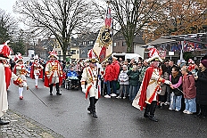 01 Biwak AMaB 2025-11-09 21  Biwak und Hoppeditzerwachen im Süden - Am Sonntagmorgen 9. November eröffnete die KG Alle Mann an Bord - die »Blauen Jungs« 1955 e.V. die neue Session mit ihrem traditionellen Biwak. Das erste große Heimspiel für uns. Nach gutem Brauch wurde uns auch dann noch ein Weckmann überreicht. Danach noch ein bisschen weiter in Richtung Süden, die KG Südstern feierte in Serm ihrHoppeditzerwachen. : DVPJ, Holger II, Kinderprinz Phil II., Prinzessin, Mia I., Prinzessin Mia I., HDK, Duisburg, Karneval, Helau, Tollität, Event, Session 2024, Session 2025, Hauptausschuss, Gemeinschaft, Hauptausschuss Karneval Duisburg, Duisburg ist echt