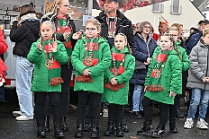 01 Biwak AMaB 2025-11-09 32  Biwak und Hoppeditzerwachen im Süden - Am Sonntagmorgen 9. November eröffnete die KG Alle Mann an Bord - die »Blauen Jungs« 1955 e.V. die neue Session mit ihrem traditionellen Biwak. Das erste große Heimspiel für uns. Nach gutem Brauch wurde uns auch dann noch ein Weckmann überreicht. Danach noch ein bisschen weiter in Richtung Süden, die KG Südstern feierte in Serm ihrHoppeditzerwachen. : DVPJ, Holger II, Kinderprinz Phil II., Prinzessin, Mia I., Prinzessin Mia I., HDK, Duisburg, Karneval, Helau, Tollität, Event, Session 2024, Session 2025, Hauptausschuss, Gemeinschaft, Hauptausschuss Karneval Duisburg, Duisburg ist echt