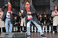 01 Biwak AMaB 2025-11-09 48  Biwak und Hoppeditzerwachen im Süden - Am Sonntagmorgen 9. November eröffnete die KG Alle Mann an Bord - die »Blauen Jungs« 1955 e.V. die neue Session mit ihrem traditionellen Biwak. Das erste große Heimspiel für uns. Nach gutem Brauch wurde uns auch dann noch ein Weckmann überreicht. Danach noch ein bisschen weiter in Richtung Süden, die KG Südstern feierte in Serm ihrHoppeditzerwachen. : DVPJ, Holger II, Kinderprinz Phil II., Prinzessin, Mia I., Prinzessin Mia I., HDK, Duisburg, Karneval, Helau, Tollität, Event, Session 2024, Session 2025, Hauptausschuss, Gemeinschaft, Hauptausschuss Karneval Duisburg, Duisburg ist echt