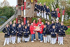 01 Biwak AMaB 2025-11-09 50  Biwak und Hoppeditzerwachen im Süden - Am Sonntagmorgen 9. November eröffnete die KG Alle Mann an Bord - die »Blauen Jungs« 1955 e.V. die neue Session mit ihrem traditionellen Biwak. Das erste große Heimspiel für uns. Nach gutem Brauch wurde uns auch dann noch ein Weckmann überreicht. Danach noch ein bisschen weiter in Richtung Süden, die KG Südstern feierte in Serm ihrHoppeditzerwachen. : DVPJ, Holger II, Kinderprinz Phil II., Prinzessin, Mia I., Prinzessin Mia I., HDK, Duisburg, Karneval, Helau, Tollität, Event, Session 2024, Session 2025, Hauptausschuss, Gemeinschaft, Hauptausschuss Karneval Duisburg, Duisburg ist echt