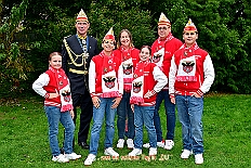 02 Hopped KG Suedstern 2025-11-09 10  Biwak und Hoppeditzerwachen im Süden - Am Sonntagmorgen 9. November eröffnete die KG Alle Mann an Bord - die »Blauen Jungs« 1955 e.V. die neue Session mit ihrem traditionellen Biwak. Das erste große Heimspiel für uns. Nach gutem Brauch wurde uns auch dann noch ein Weckmann überreicht. Danach noch ein bisschen weiter in Richtung Süden, die KG Südstern feierte in Serm ihrHoppeditzerwachen. : DVPJ, Holger II, Kinderprinz Phil II., Prinzessin, Mia I., Prinzessin Mia I., HDK, Duisburg, Karneval, Helau, Tollität, Event, Session 2024, Session 2025, Hauptausschuss, Gemeinschaft, Hauptausschuss Karneval Duisburg, Duisburg ist echt