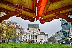 01 Auftakt HDK 2025-11-15 01  Auftakt HDK, Proklamation, Auftaktsitzung - Samstag, 15. November, zogen wir mit den Duisburger Karnevalsgesellschaften vom Forum über die Königsstraße zum Burgplatz. Hier war dann die Auftaktveranstaltung des HDK. Um die Mittagszeit sind es über den Rhein nach Kamp-Lintfort gefahren,  dort war in der Stadthalle die Proklamation von der Jugendprinzessin Sophie I. Am frühen Abend dann in die Aula, unsere Aula, vom Reinhard-und-Max-Mannesmann-Gymnasium, zur Auftaktsitzung unseres „Heimathafens“. Mit „stürmischer“ Begeisterung wurden wir dort empfangen. : DVPJ, Holger II, Kinderprinz Phil II., Prinzessin, Mia I., Prinzessin Mia I., HDK, Duisburg, Karneval, Helau, Tollität, Event, Session 2024, Session 2025, Hauptausschuss, Gemeinschaft, Hauptausschuss Karneval Duisburg, Duisburg ist echt