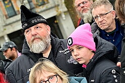 01 Auftakt HDK 2025-11-15 47  Auftakt HDK, Proklamation, Auftaktsitzung - Samstag, 15. November, zogen wir mit den Duisburger Karnevalsgesellschaften vom Forum über die Königsstraße zum Burgplatz. Hier war dann die Auftaktveranstaltung des HDK. Um die Mittagszeit sind es über den Rhein nach Kamp-Lintfort gefahren,  dort war in der Stadthalle die Proklamation von der Jugendprinzessin Sophie I. Am frühen Abend dann in die Aula, unsere Aula, vom Reinhard-und-Max-Mannesmann-Gymnasium, zur Auftaktsitzung unseres „Heimathafens“. Mit „stürmischer“ Begeisterung wurden wir dort empfangen. : DVPJ, Holger II, Kinderprinz Phil II., Prinzessin, Mia I., Prinzessin Mia I., HDK, Duisburg, Karneval, Helau, Tollität, Event, Session 2024, Session 2025, Hauptausschuss, Gemeinschaft, Hauptausschuss Karneval Duisburg, Duisburg ist echt