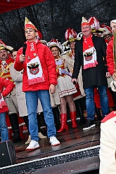 01 Auftakt HDK 2025-11-15 69  Auftakt HDK, Proklamation, Auftaktsitzung - Samstag, 15. November, zogen wir mit den Duisburger Karnevalsgesellschaften vom Forum über die Königsstraße zum Burgplatz. Hier war dann die Auftaktveranstaltung des HDK. Um die Mittagszeit sind es über den Rhein nach Kamp-Lintfort gefahren,  dort war in der Stadthalle die Proklamation von der Jugendprinzessin Sophie I. Am frühen Abend dann in die Aula, unsere Aula, vom Reinhard-und-Max-Mannesmann-Gymnasium, zur Auftaktsitzung unseres „Heimathafens“. Mit „stürmischer“ Begeisterung wurden wir dort empfangen. : DVPJ, Holger II, Kinderprinz Phil II., Prinzessin, Mia I., Prinzessin Mia I., HDK, Duisburg, Karneval, Helau, Tollität, Event, Session 2024, Session 2025, Hauptausschuss, Gemeinschaft, Hauptausschuss Karneval Duisburg, Duisburg ist echt